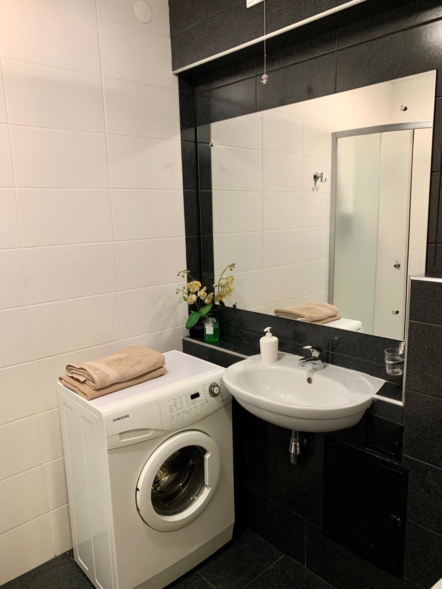 Apartment In Kharkiv , Prospect Nauki 19A Bagian luar foto